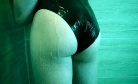 kinky-amateur-milf-in-latex-has-solo-fun-in-the-shower