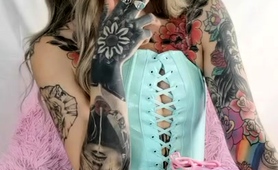 inked-beauty-in-lingerie-poses-provocatively-on-webcam