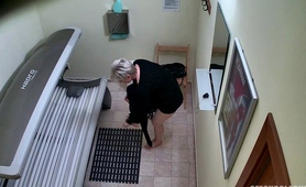 Horny Czech woman caught masturbating at the tanning salon