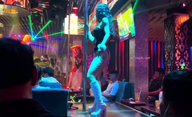 Sensuous Babe Gives Fantastic Pole Dancing Performance