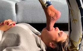 deepthroat-foot-gagging-punishment-for-lesbian-slave
